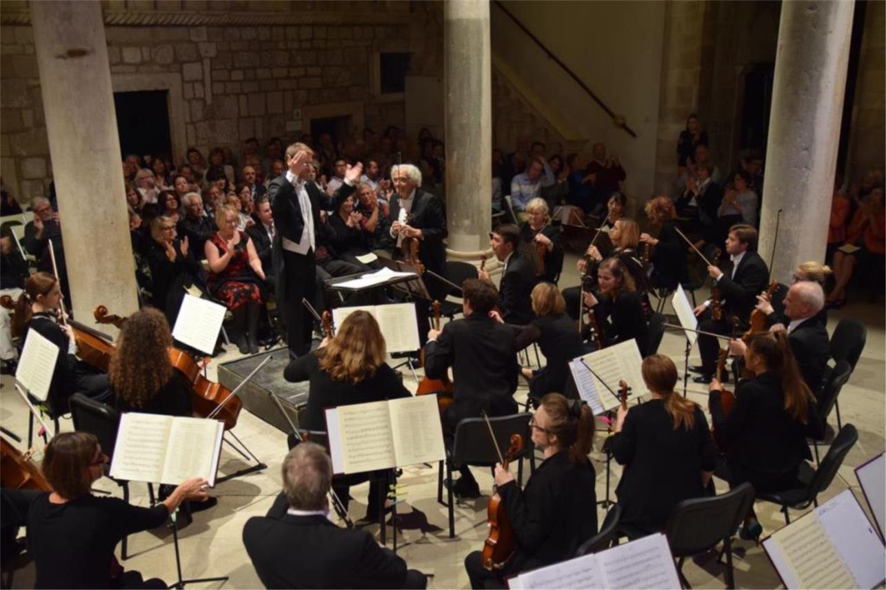 Koncert Knežev dvor 0