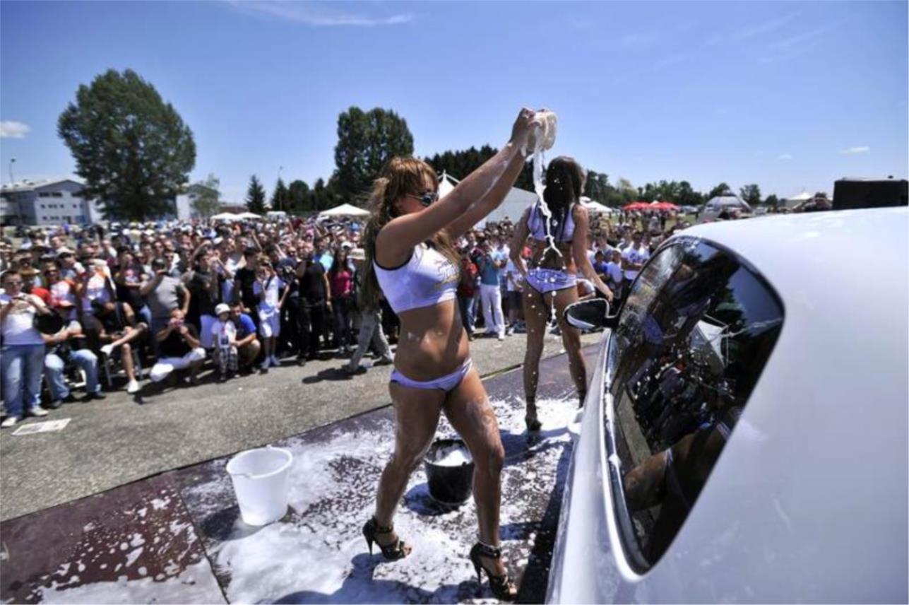'402 Street race' - Sexy Car Wash