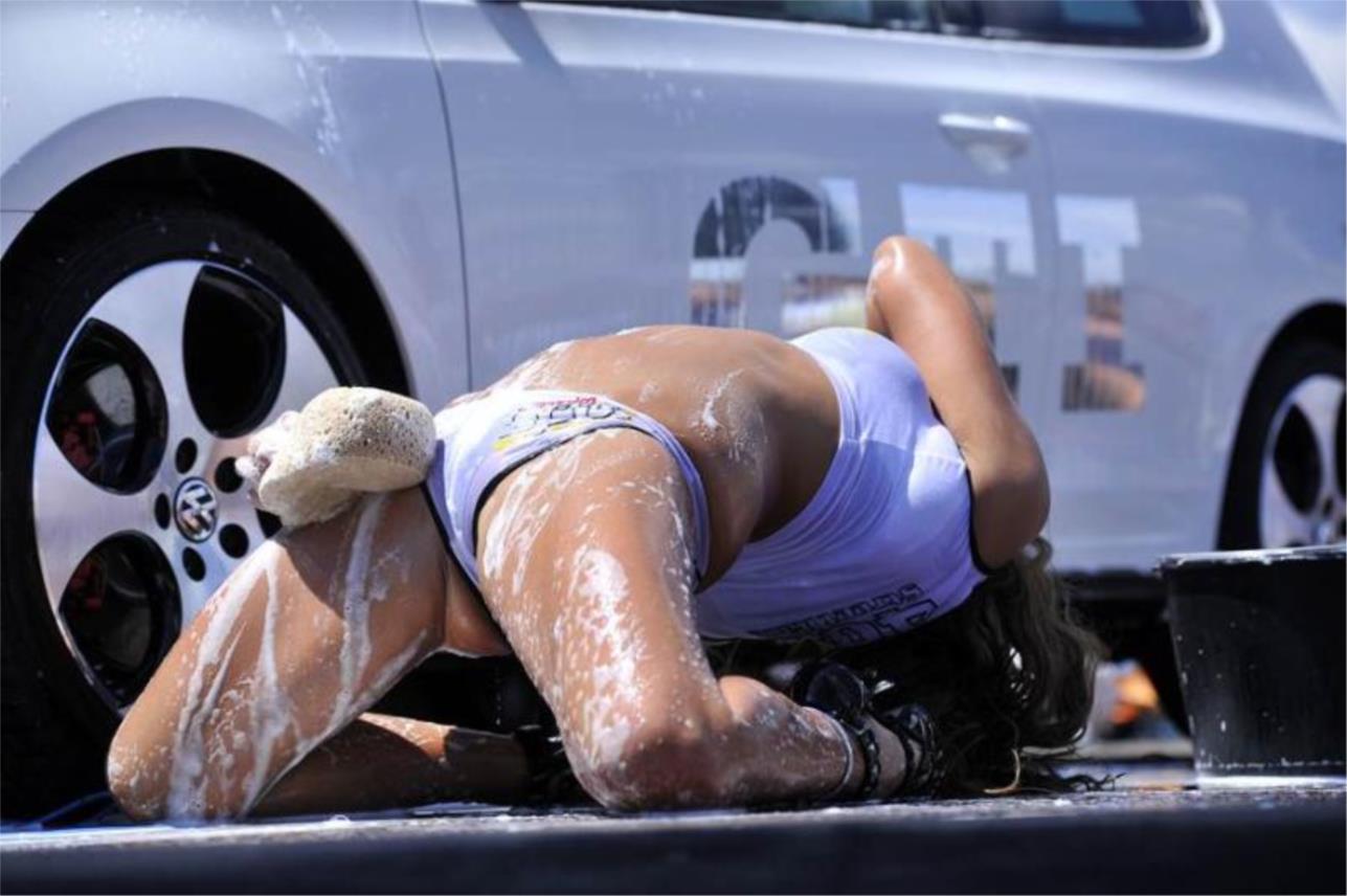 '402 Street race' - Sexy Car Wash