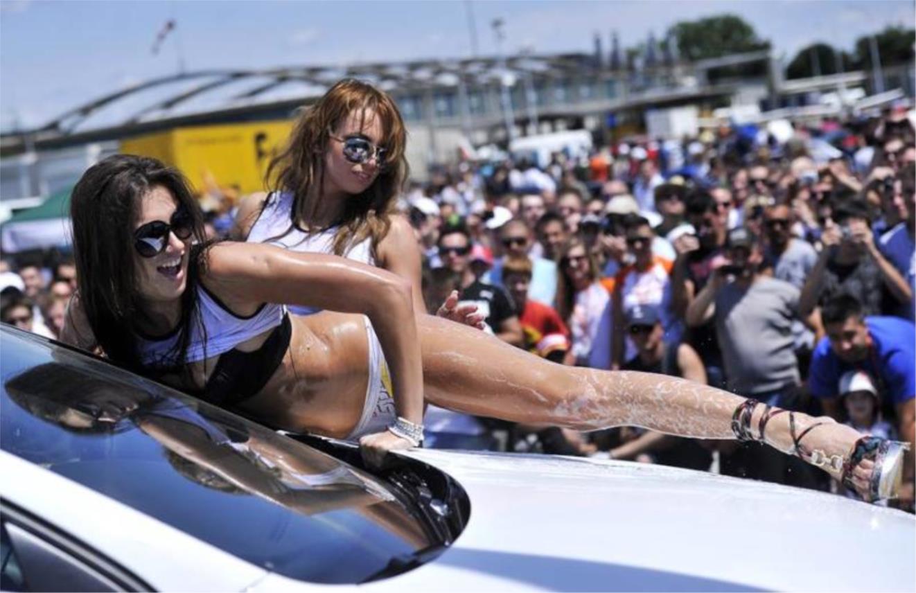 '402 Street race' - Sexy Car Wash
