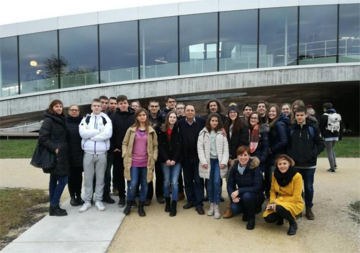 Nadareni dubrovački učenici u posjetu CERN-u 0