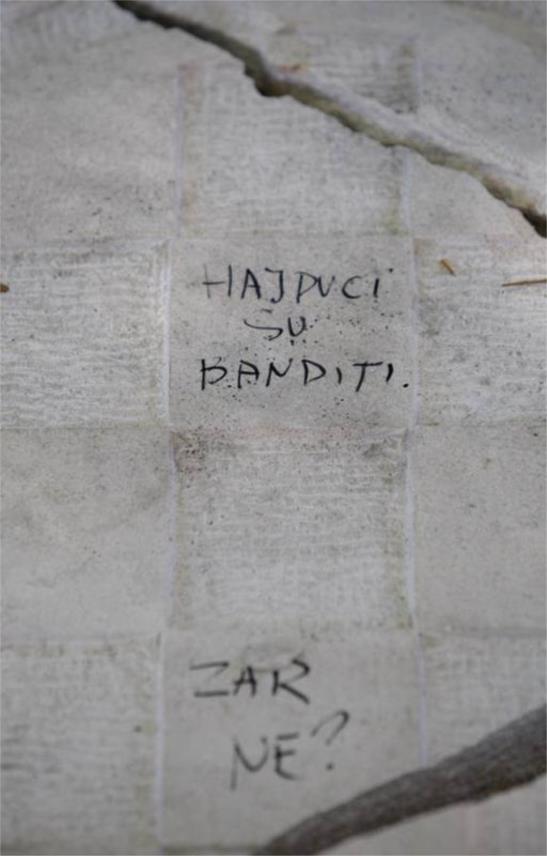 Uništen Hajdukov grb na Bačvicama