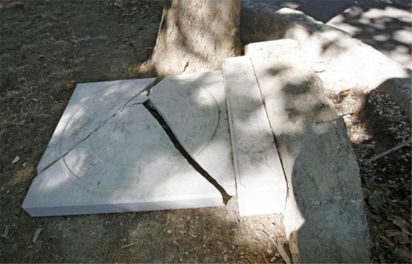 Uništen Hajdukov grb na Bačvicama