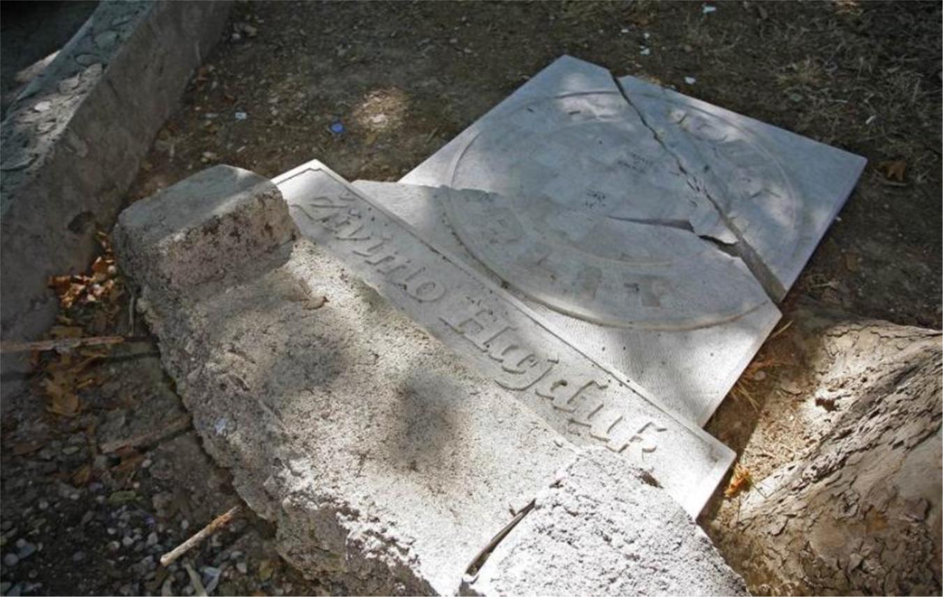 Uništen Hajdukov grb na Bačvicama