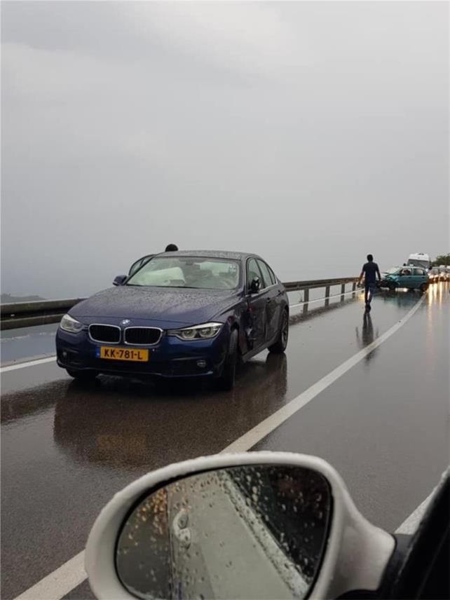 Nesreća kod skretanja za bosnaku, sudar dva automobila 0