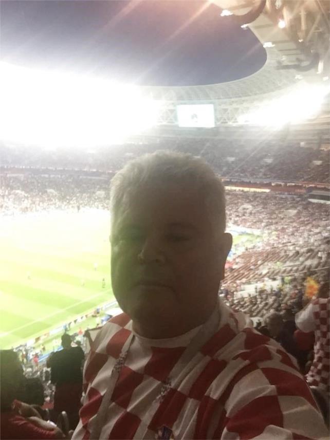 političari na stadionu