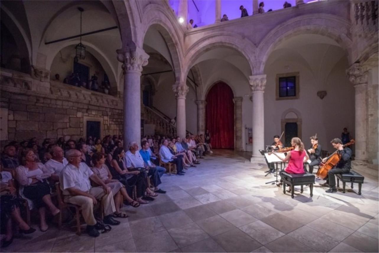 Atrij kneževa dvora, koncert