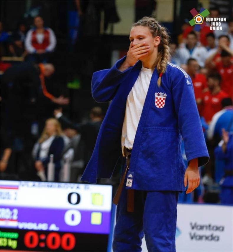 Anđela Violić 0