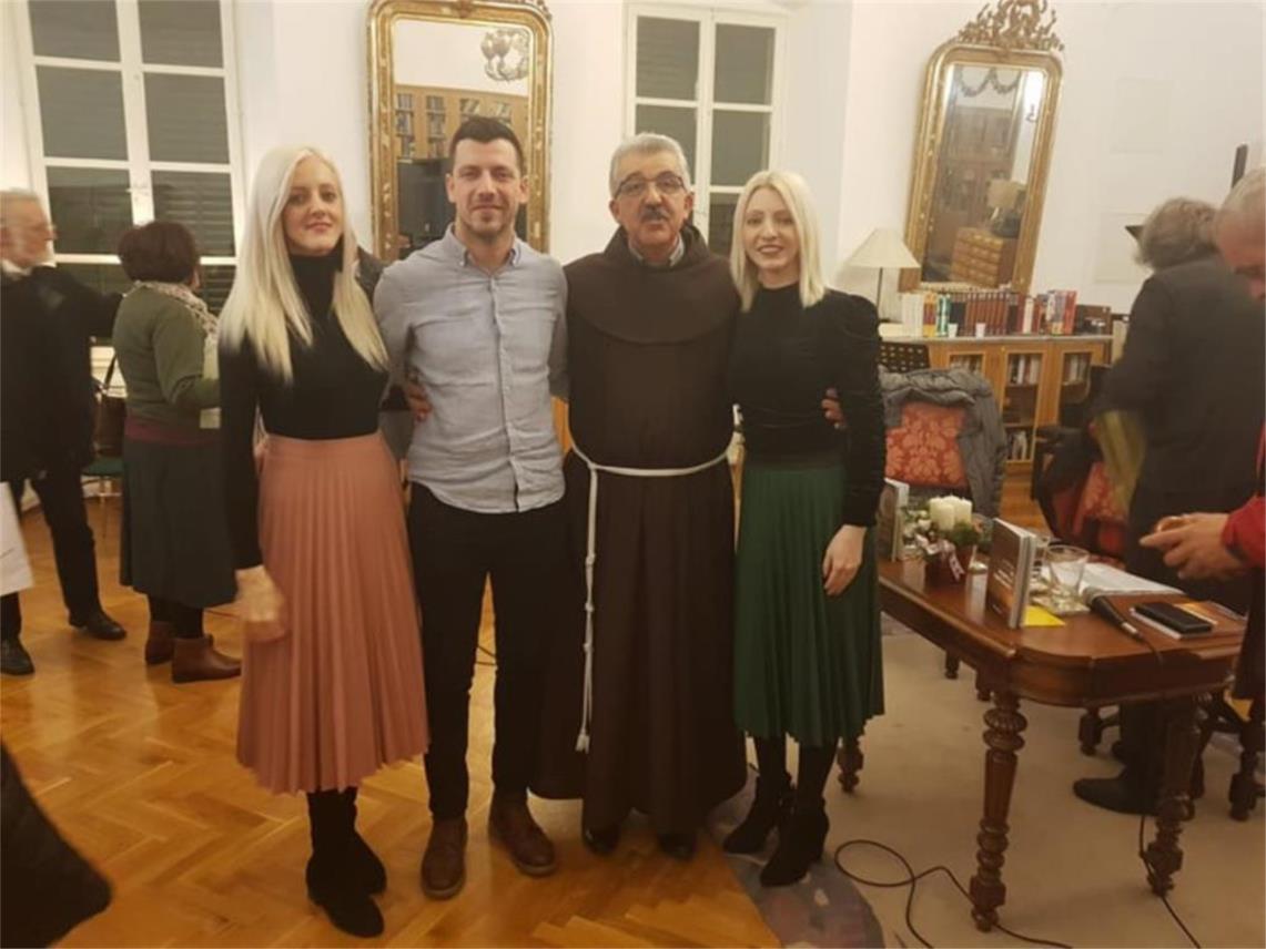Fra Mladen Rozić predstavio zbirke poezije 0