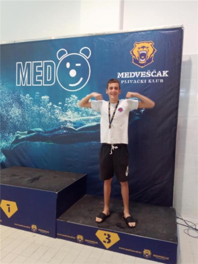 Jugovi plivači 0