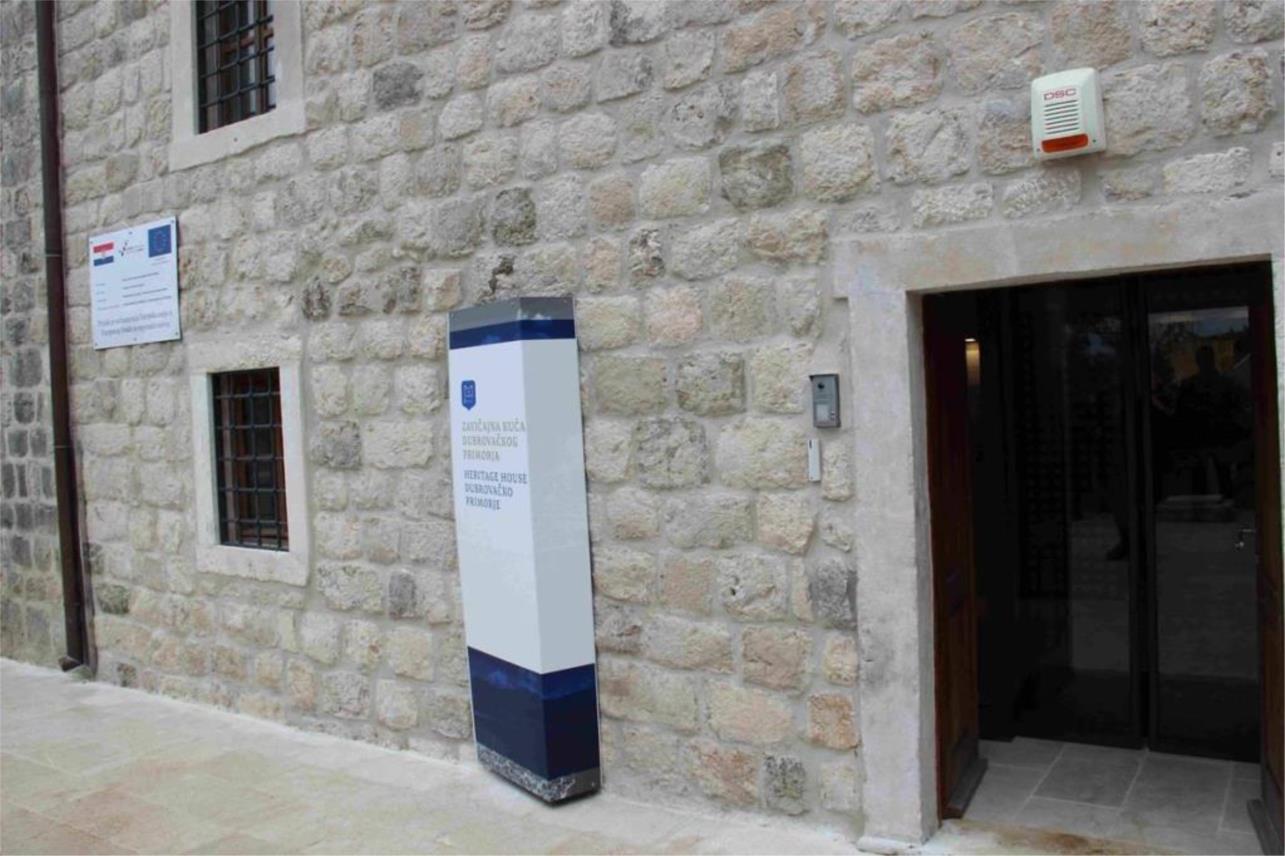 Zavičajna kuća 0