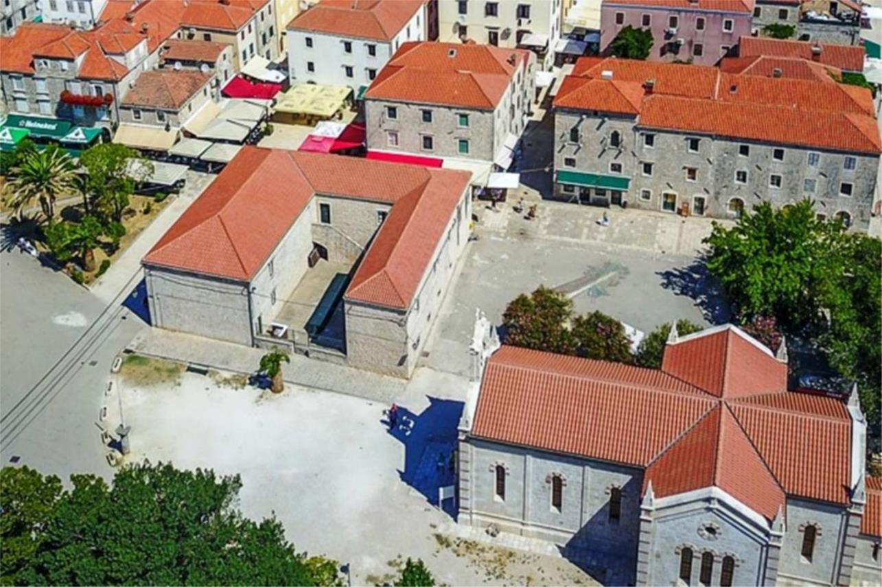 knežev dvor ston