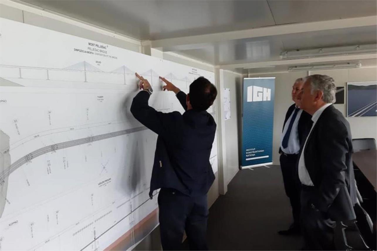 Župan Dobroslavić s državnim tajnikom Mihotićem obišao gradilište Pelješkog mosta