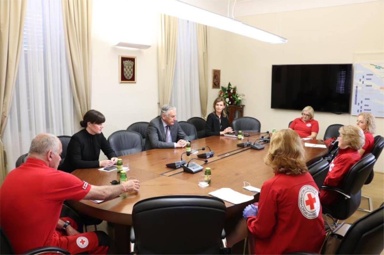 Župan Dobroslavić sa zamjenicom Marević i pročelnicom Dadić primio predstavnike Crvenog križa s područja Dubrovačko-neretvanske županije 