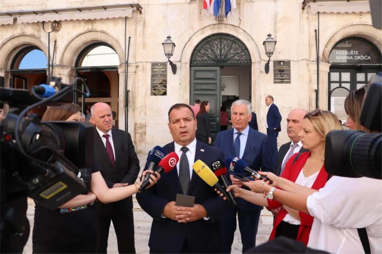 Potpisani ugovori o financiranju dodatnih medicinskih timova 0