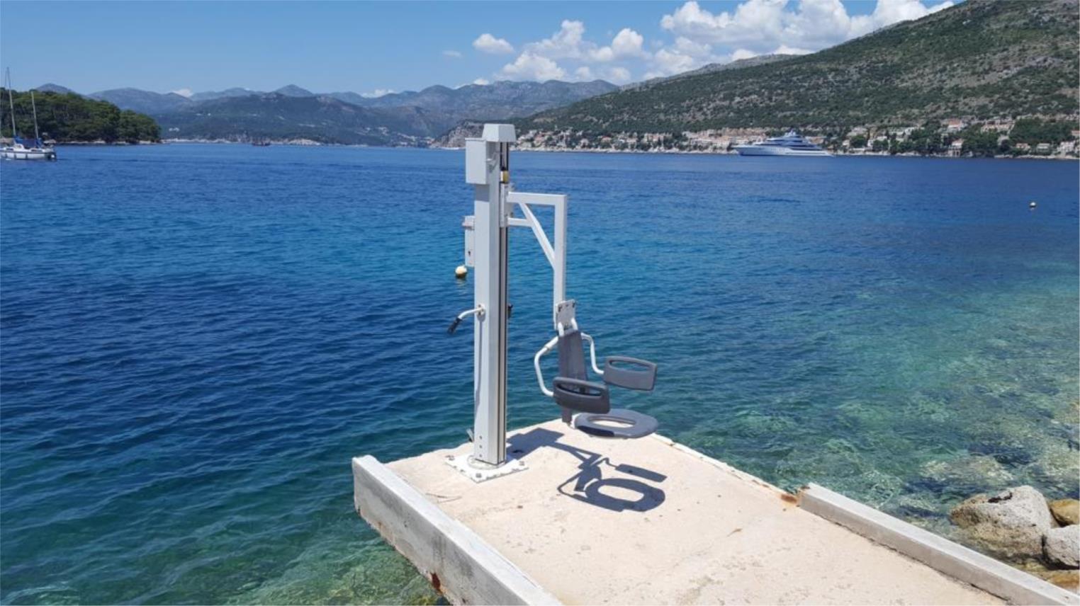 Na dubrovačkim plažama postavljaju se novi lifteri za osobe s invaliditetom