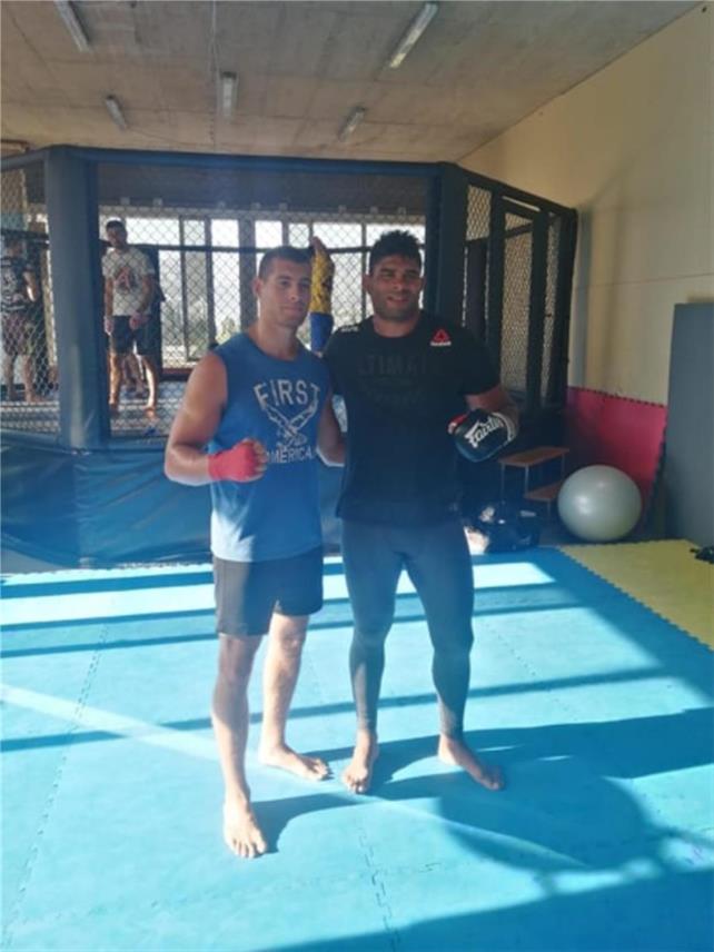 SlikaAlistair Overeem pokazao borilačke tehnike i vještine na treningu u Dubrovniku 0