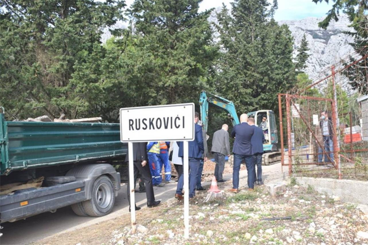 Bačić, Dobroslavić i Cebalo obišli radove u Orebiću i novu zgradu PŠ Lovište