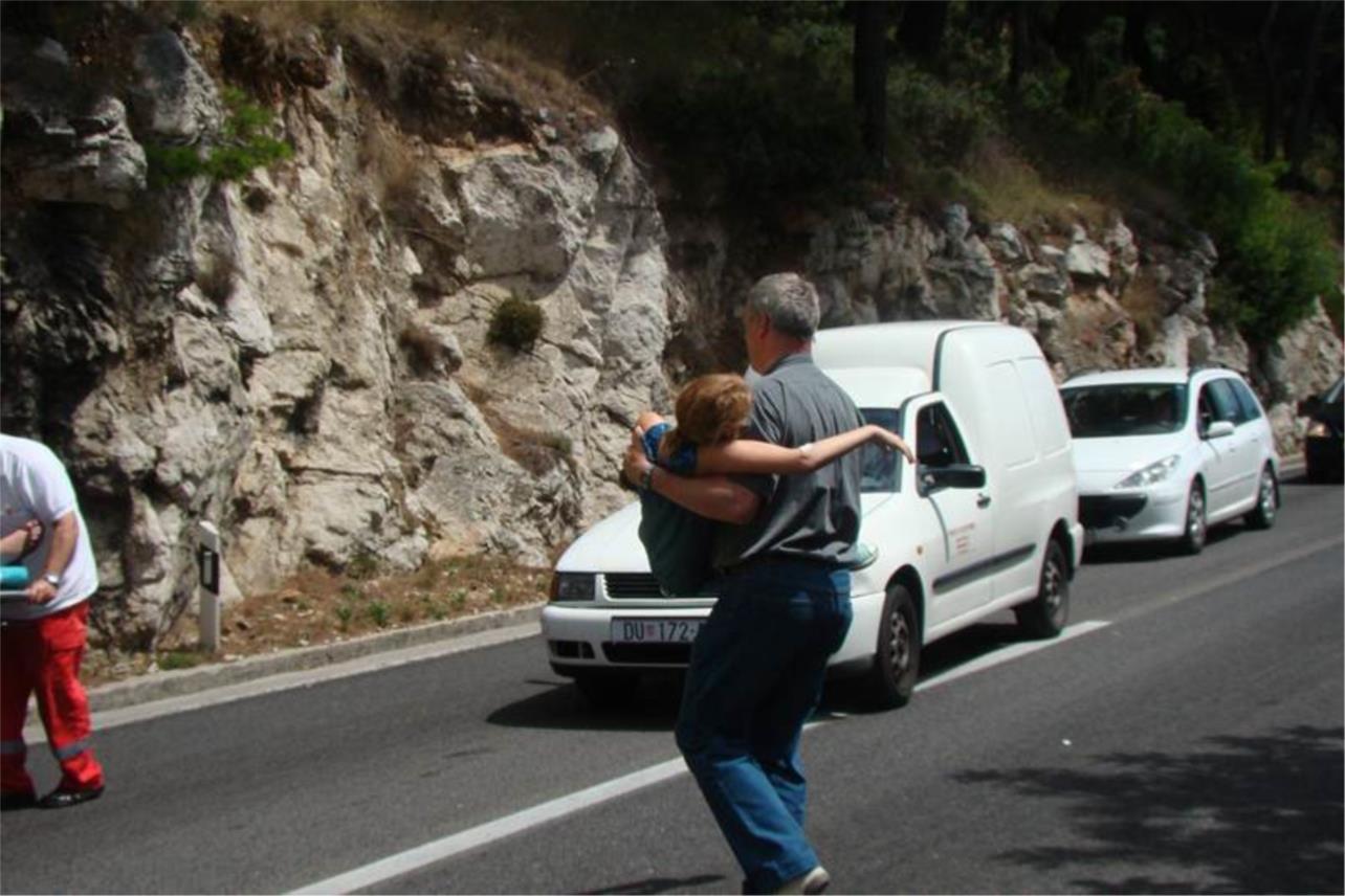 Prometni kaos strankinje pale u nesvijest