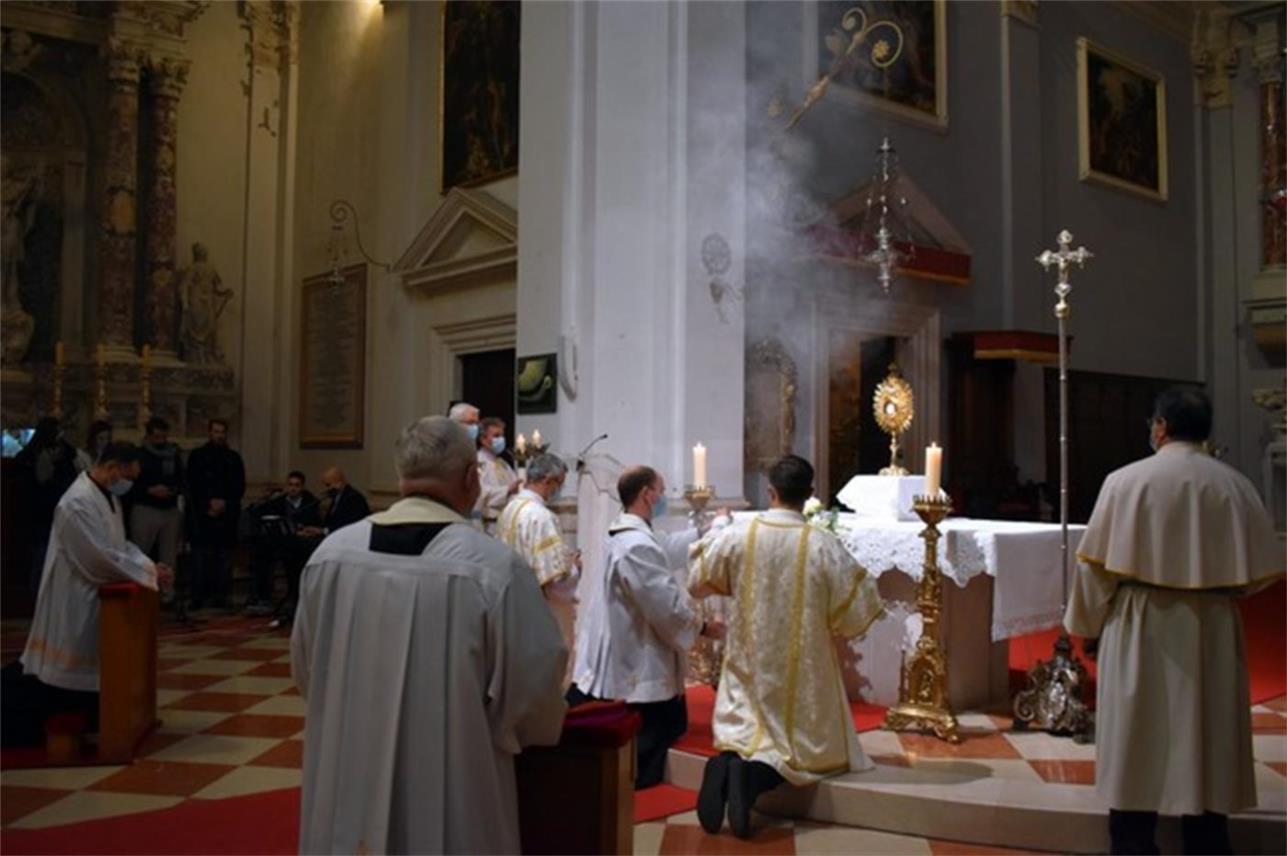 Euharistijsko klanjanje u dubrovačkoj katedrali