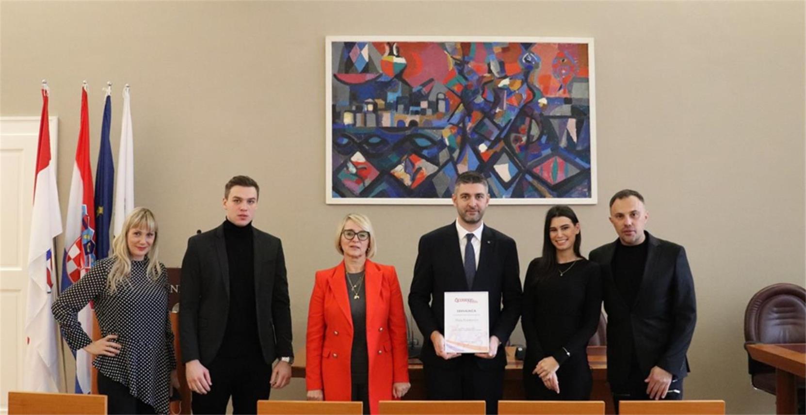 Tim "Aktivna Hrvatska" uručio zahvalnicu gradonačelniku Frankoviću
