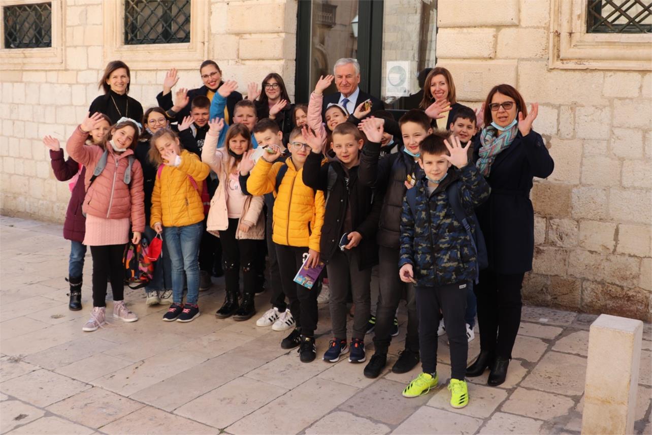 Učenici OŠ Slano u posjetu Županiji