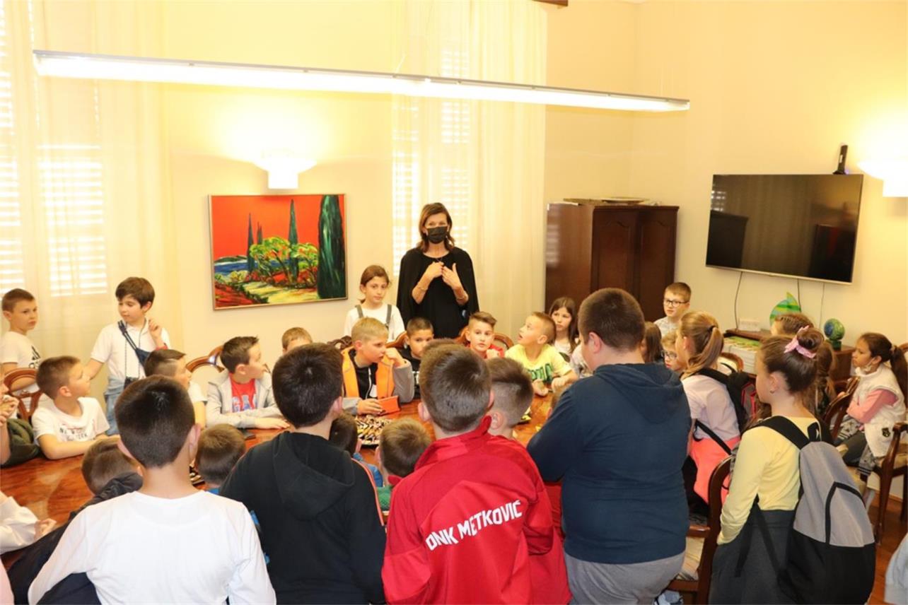 Učenici OŠ Stjepana Radića iz Metkovića u posjetu Županiju