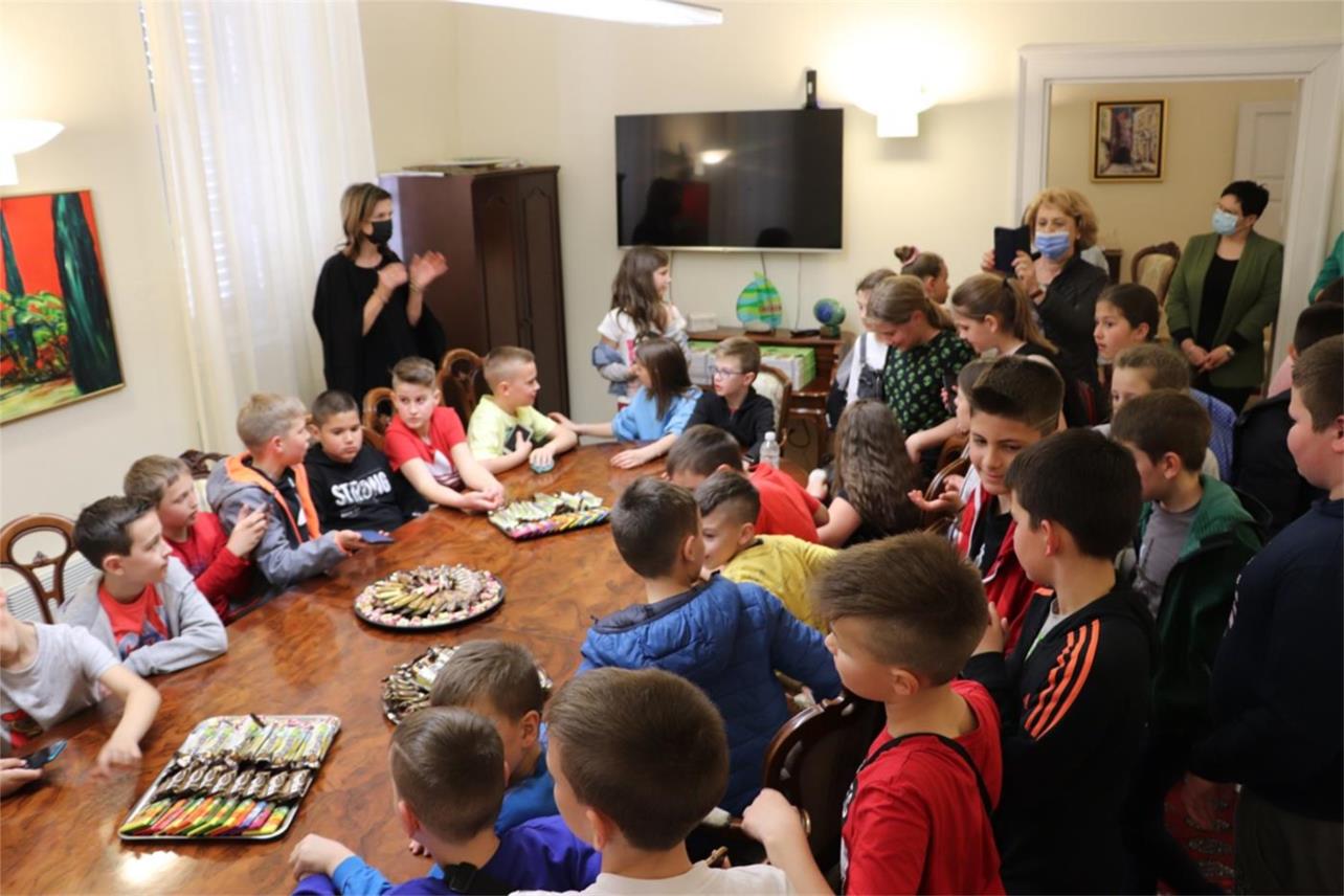 Učenici OŠ Stjepana Radića iz Metkovića u posjetu Županiju