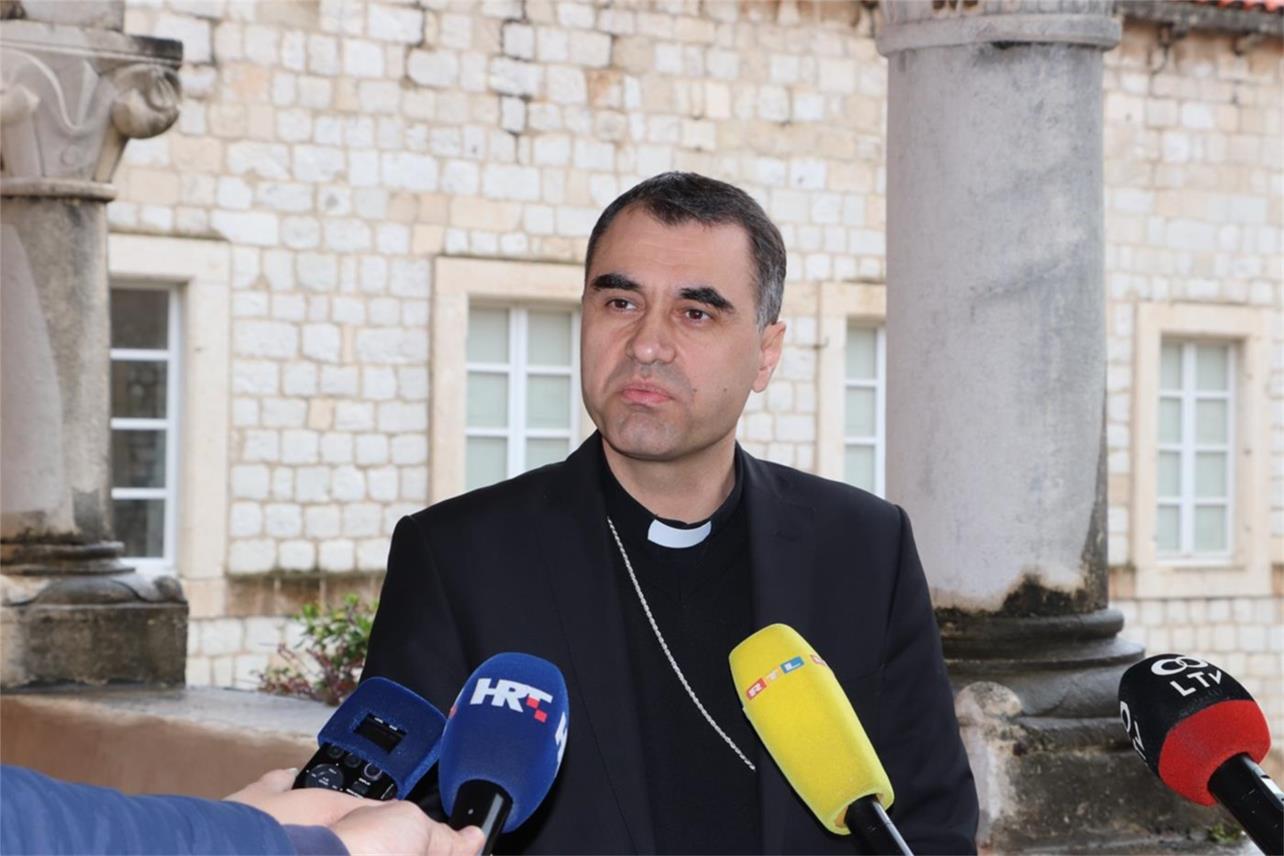 Primopredaja crkvenih matičnih knjiga Dubrovačkoj biskupiji