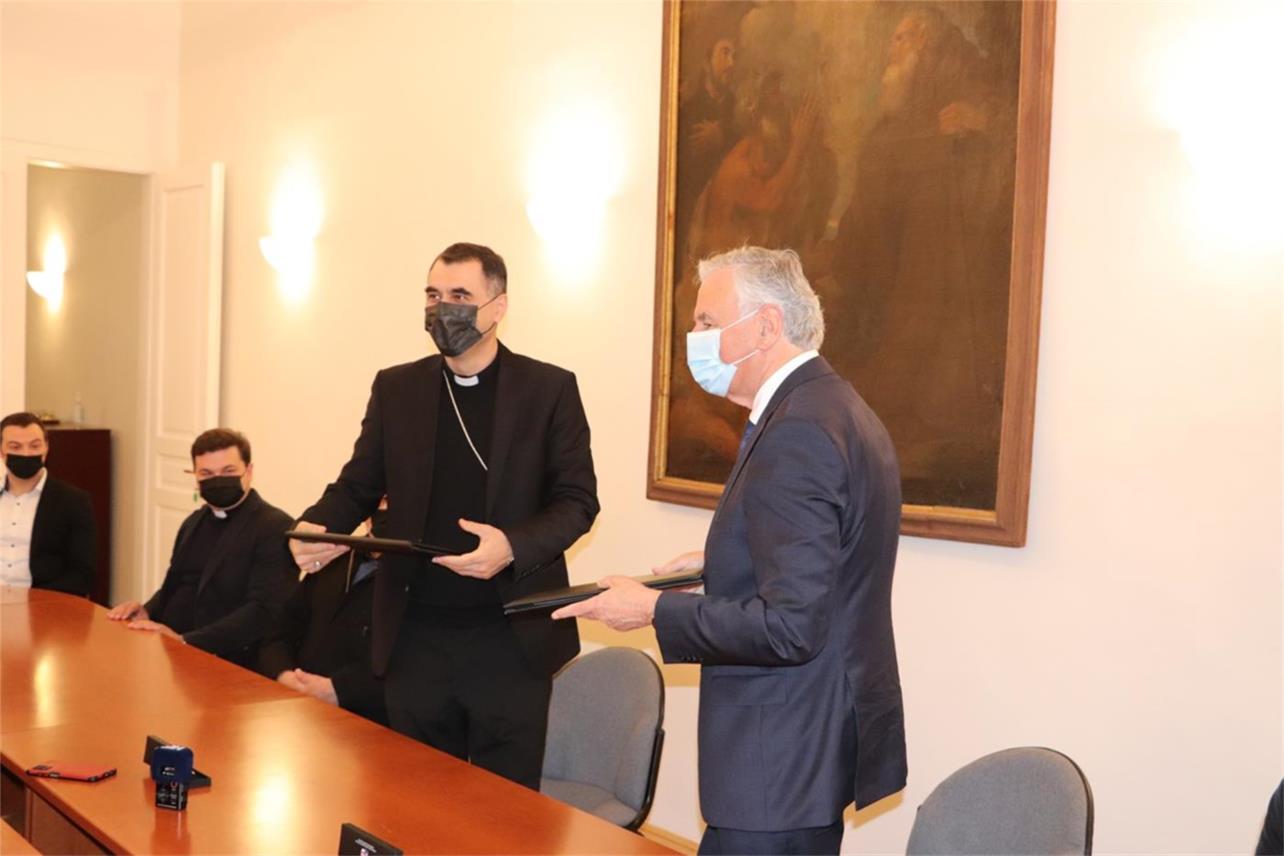 Primopredaja crkvenih matičnih knjiga Dubrovačkoj biskupiji
