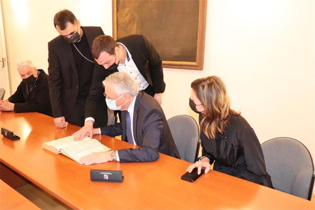 Primopredaja crkvenih matičnih knjiga Dubrovačkoj biskupiji