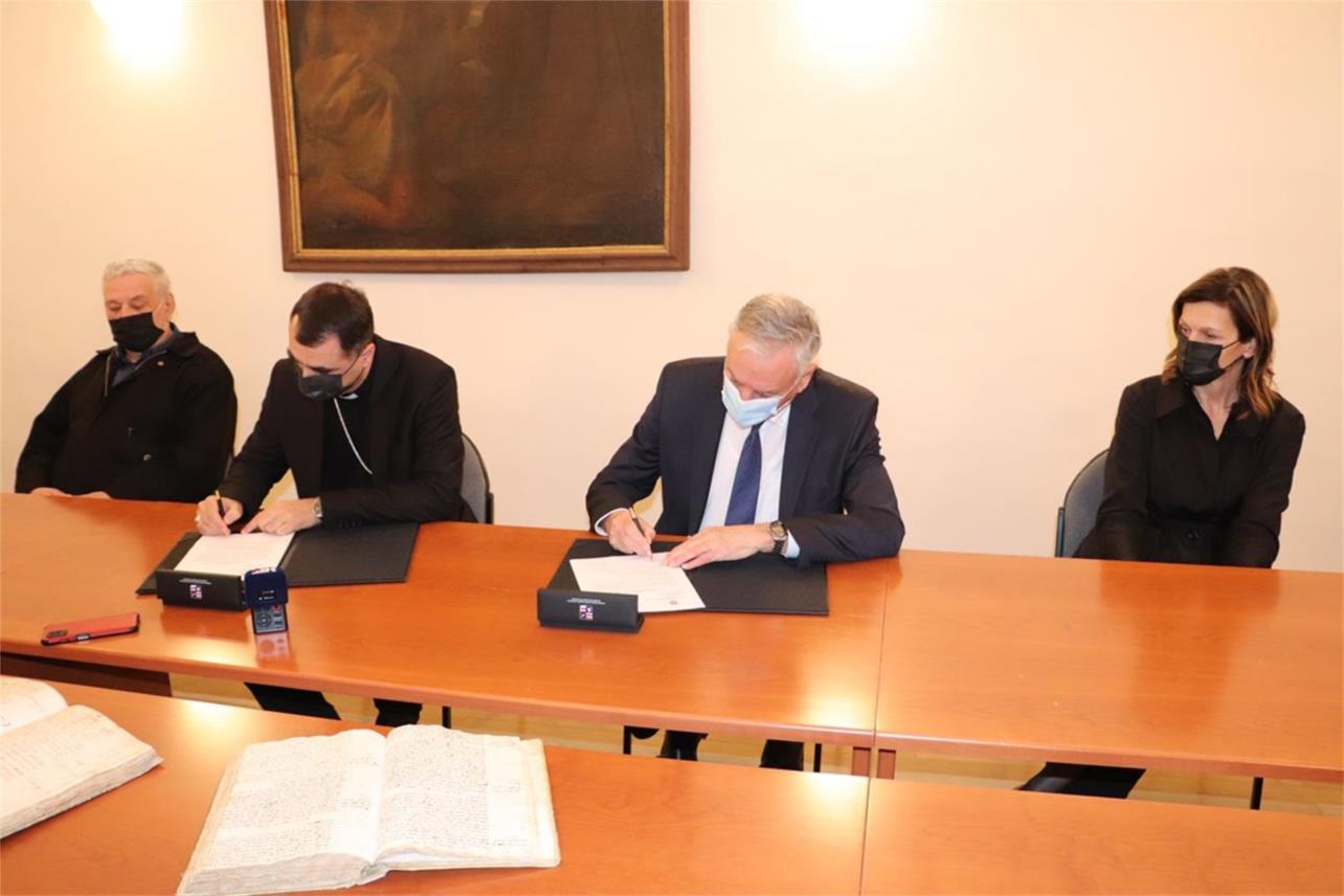 Primopredaja crkvenih matičnih knjiga Dubrovačkoj biskupiji