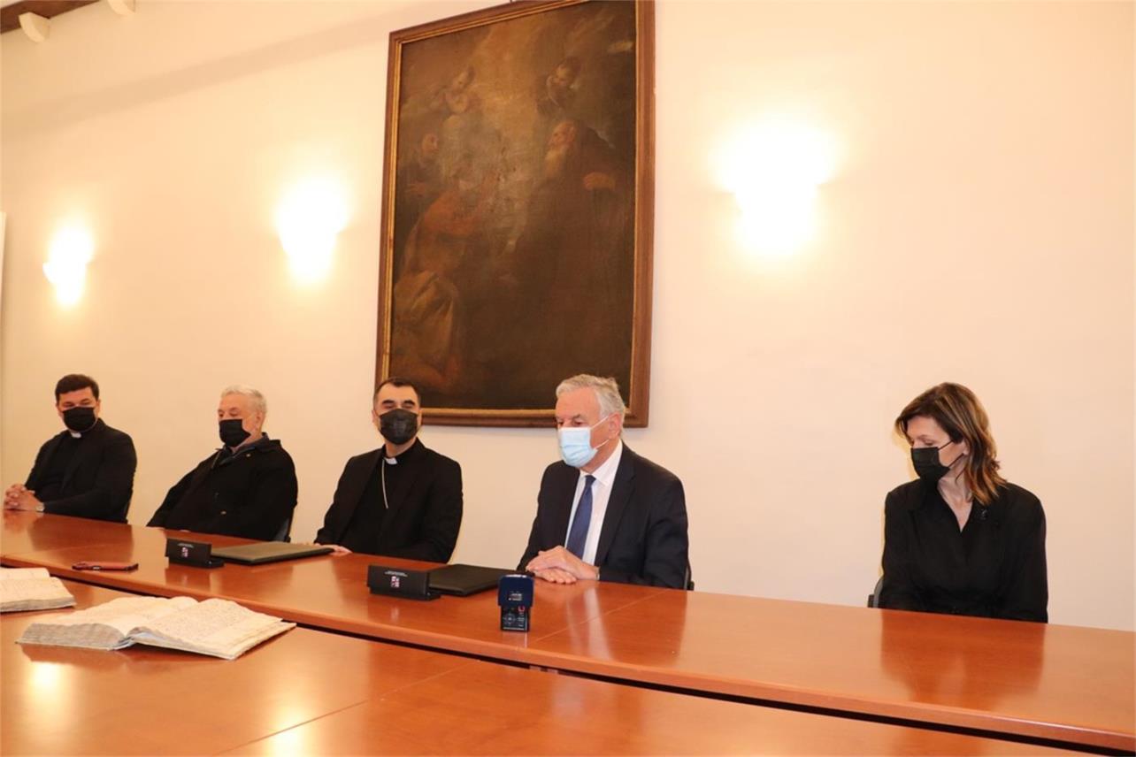 Primopredaja crkvenih matičnih knjiga Dubrovačkoj biskupiji