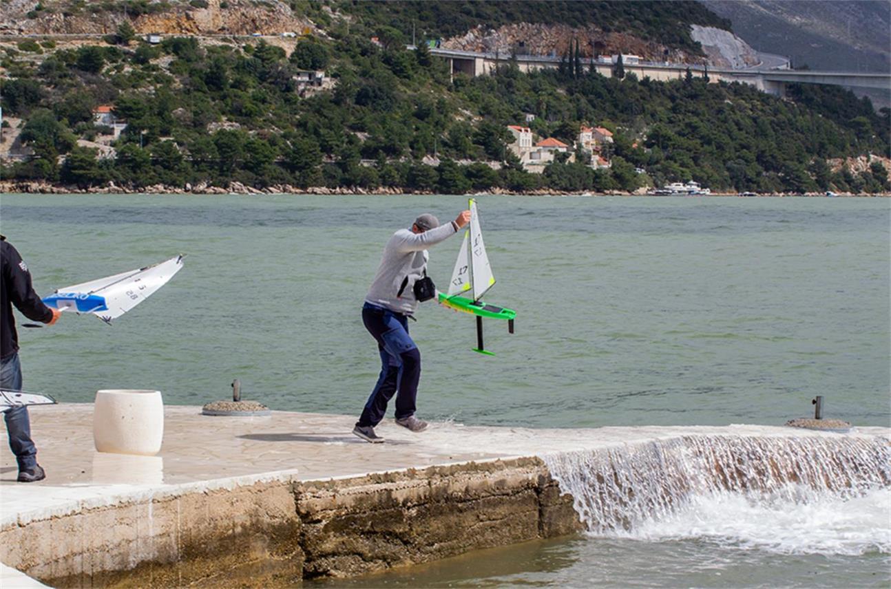 Održana Dubrovačka regata modela klase Dragon Force 65