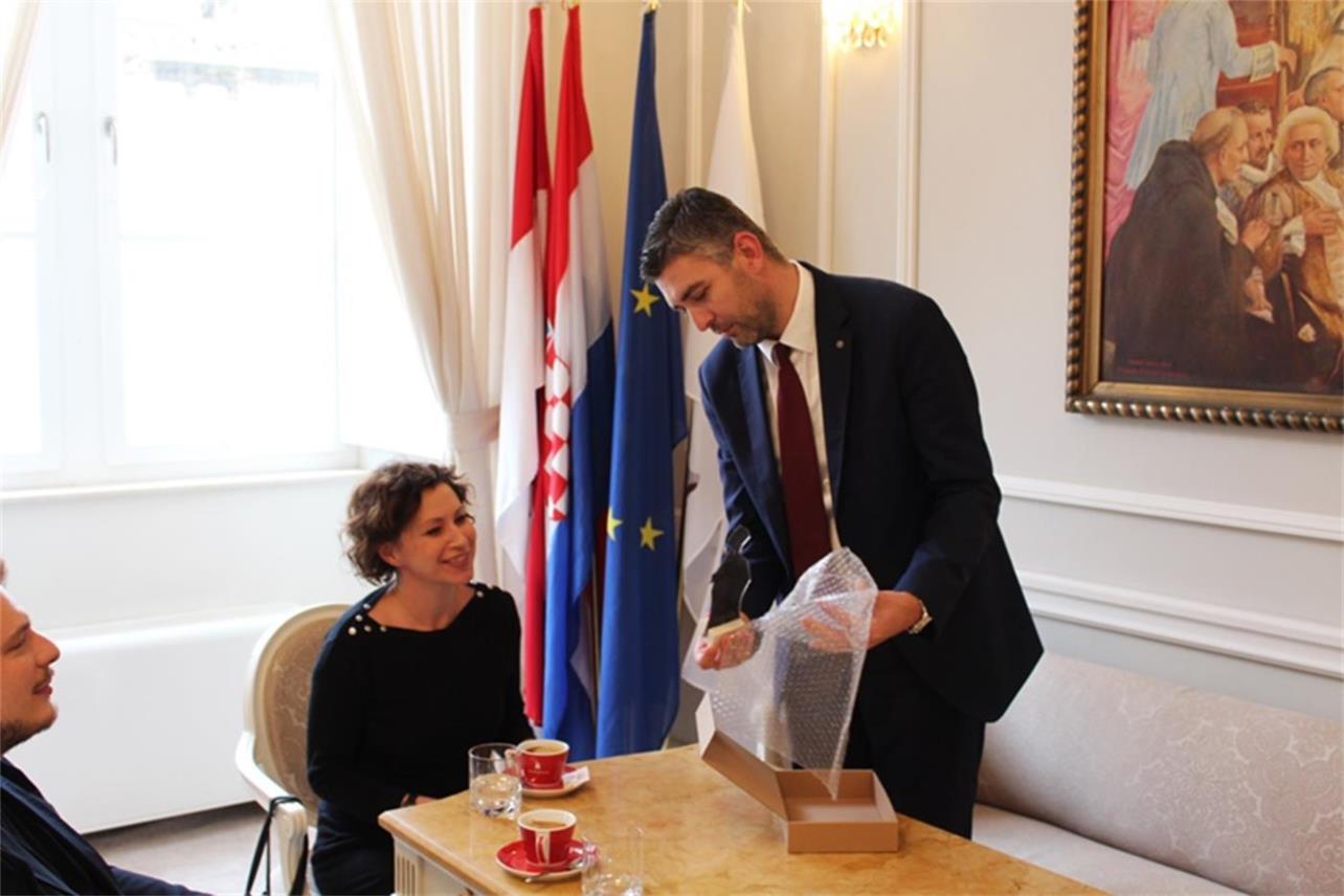 Gradonačelnik Franković primio nagrađivanu hrvatsku dramaturginju Tenu Štivičić