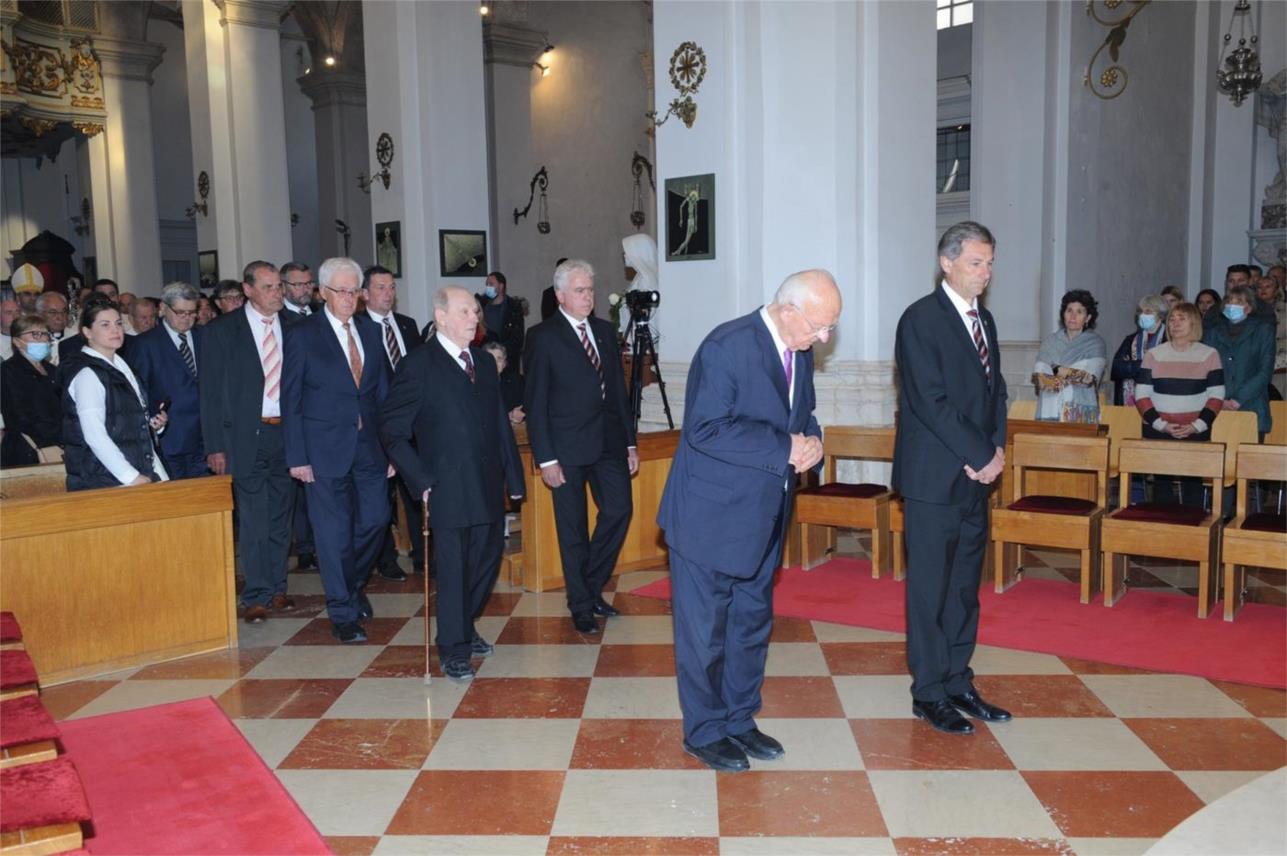 Biskup Glasnović oprao noge ‘apostolima’ u katedrali