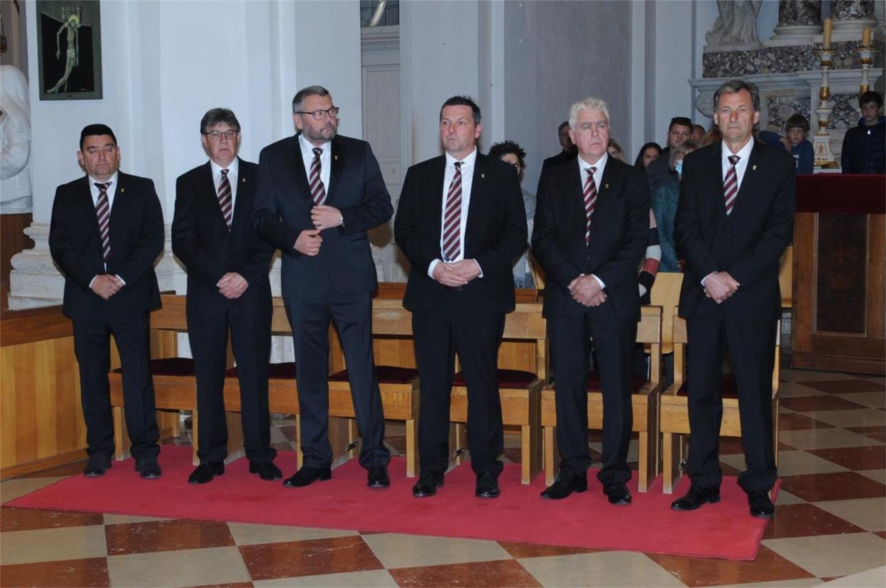 Biskup Glasnović oprao noge ‘apostolima’ u katedrali