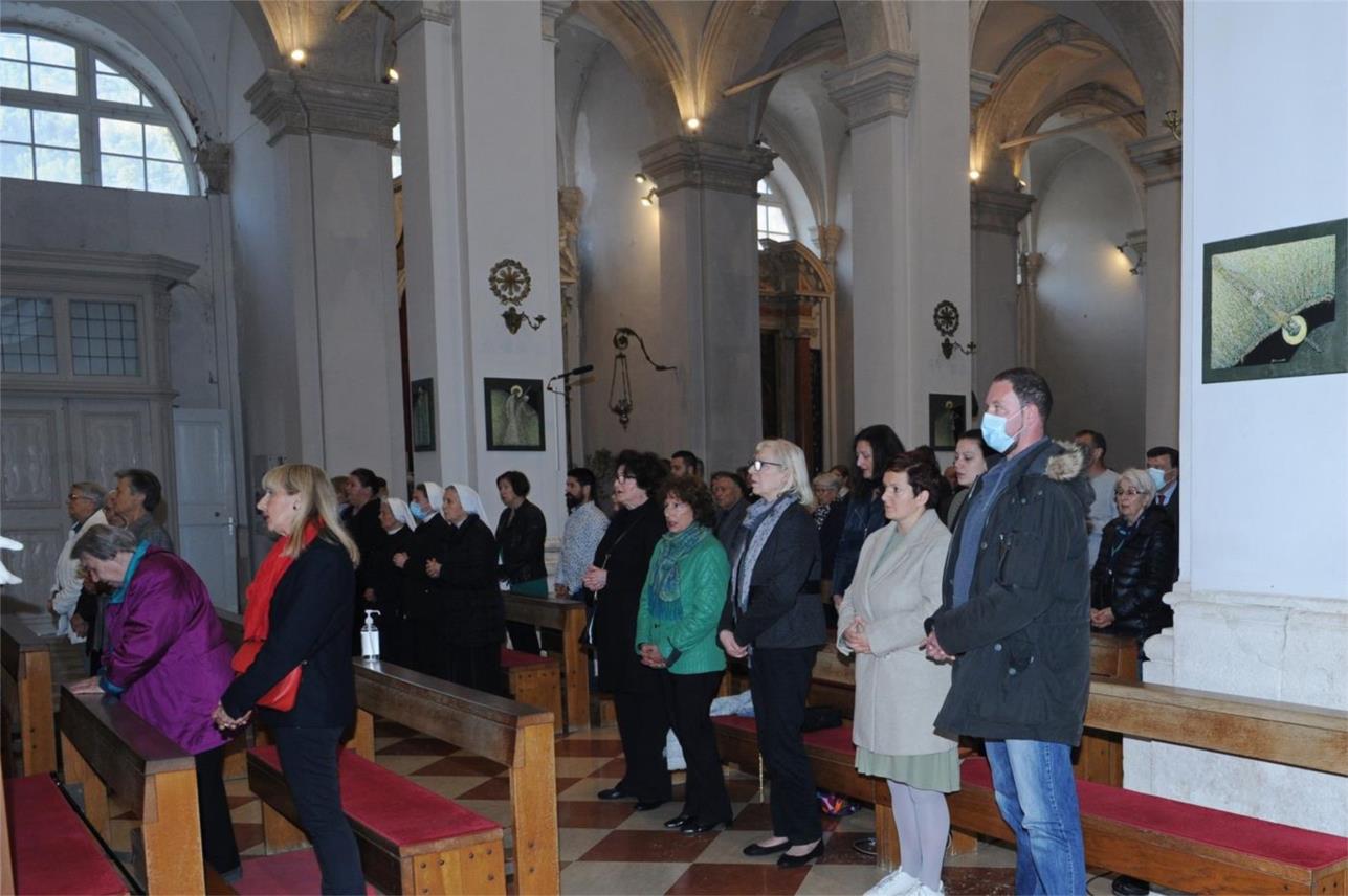 Biskup Glasnović oprao noge ‘apostolima’ u katedrali