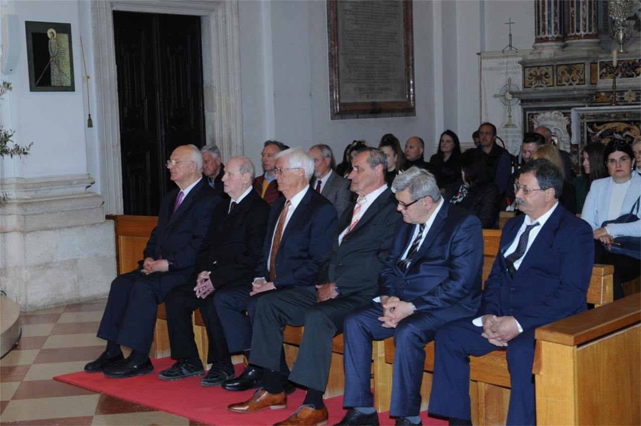 Biskup Glasnović oprao noge ‘apostolima’ u katedrali