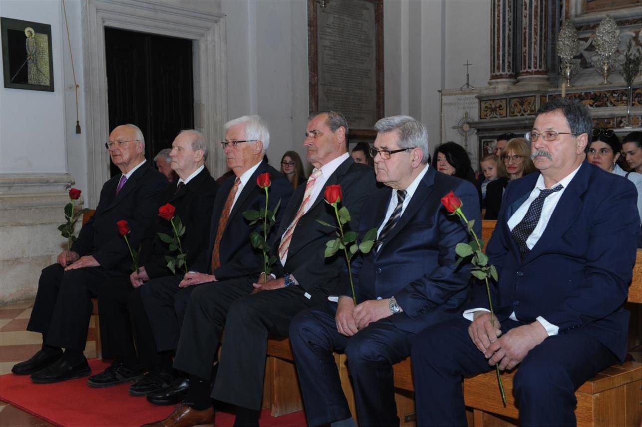 Biskup Glasnović oprao noge ‘apostolima’ u katedrali