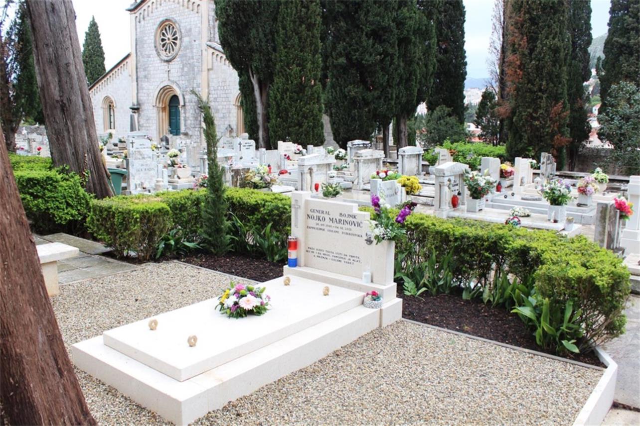 Gradonačelnik Franković položio vijenac na posljednje počivalište generala Nojka Marinovića