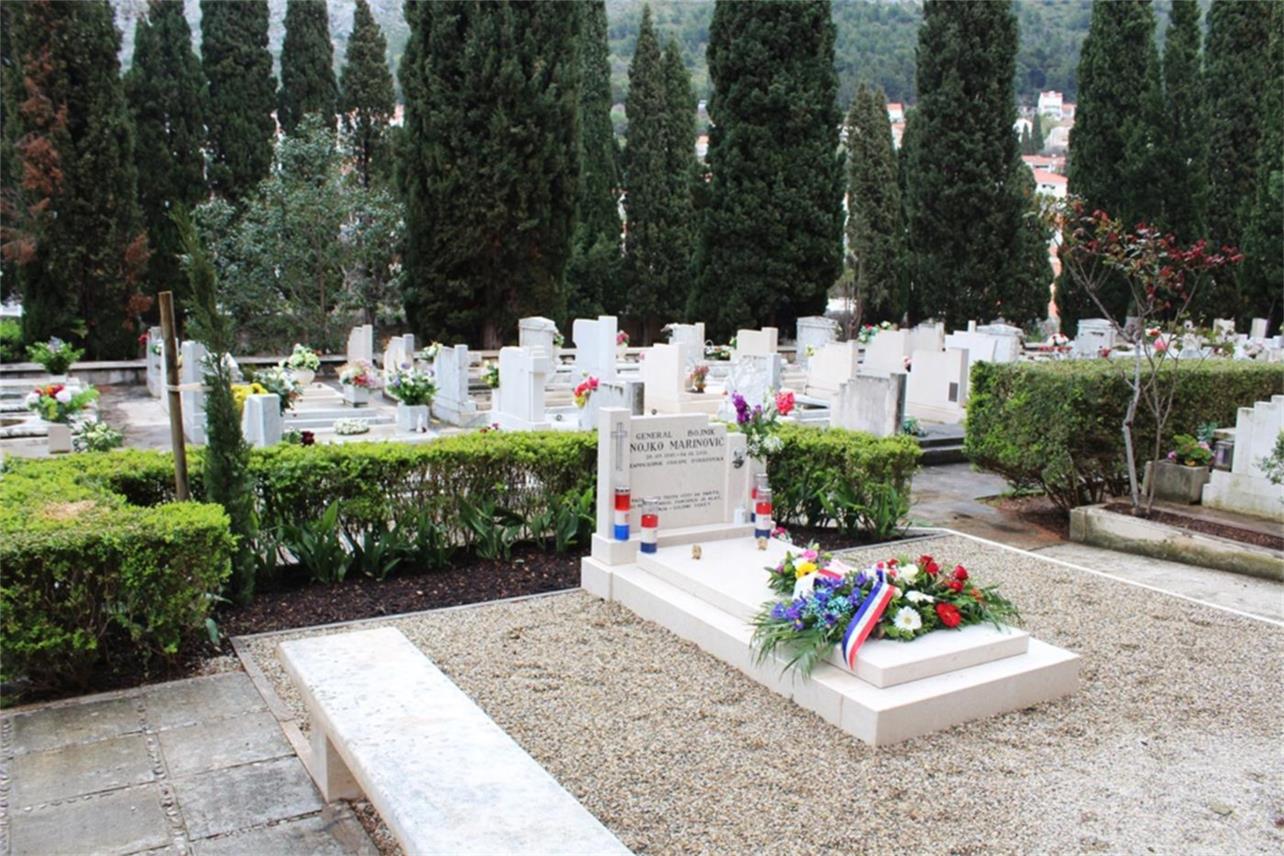 Gradonačelnik Franković položio vijenac na posljednje počivalište generala Nojka Marinovića