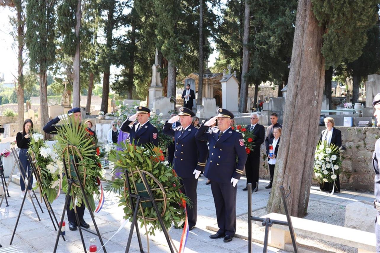 Uz Dan Dubrovačko-neretvanske županije položeni vijenci za poginule branitelje i civile Domovinskog rata