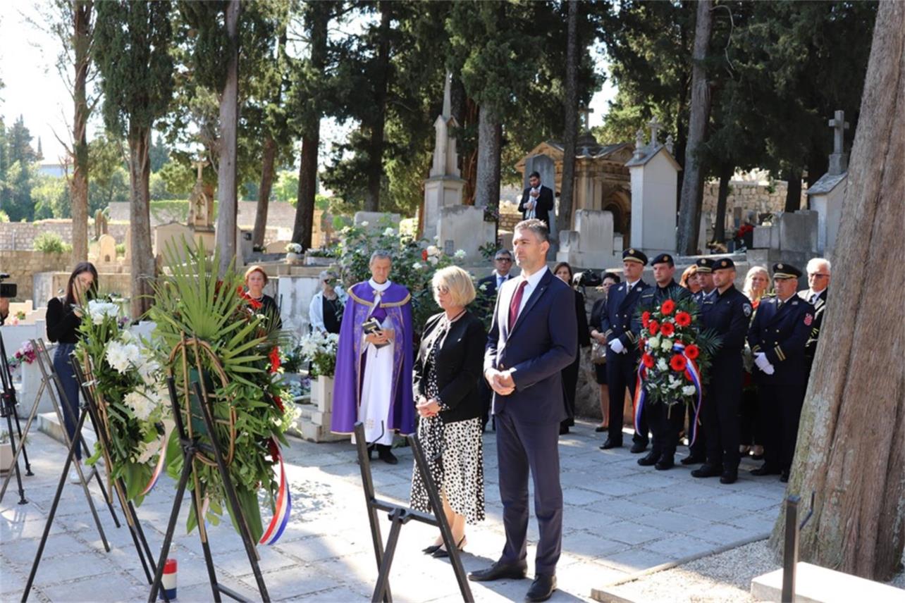 Uz Dan Dubrovačko-neretvanske županije položeni vijenci za poginule branitelje i civile Domovinskog rata