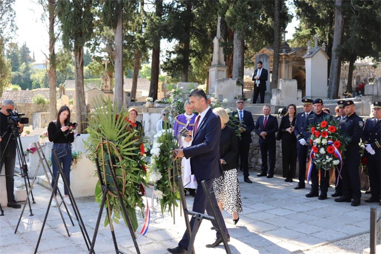 Uz Dan Dubrovačko-neretvanske županije položeni vijenci za poginule branitelje i civile Domovinskog rata