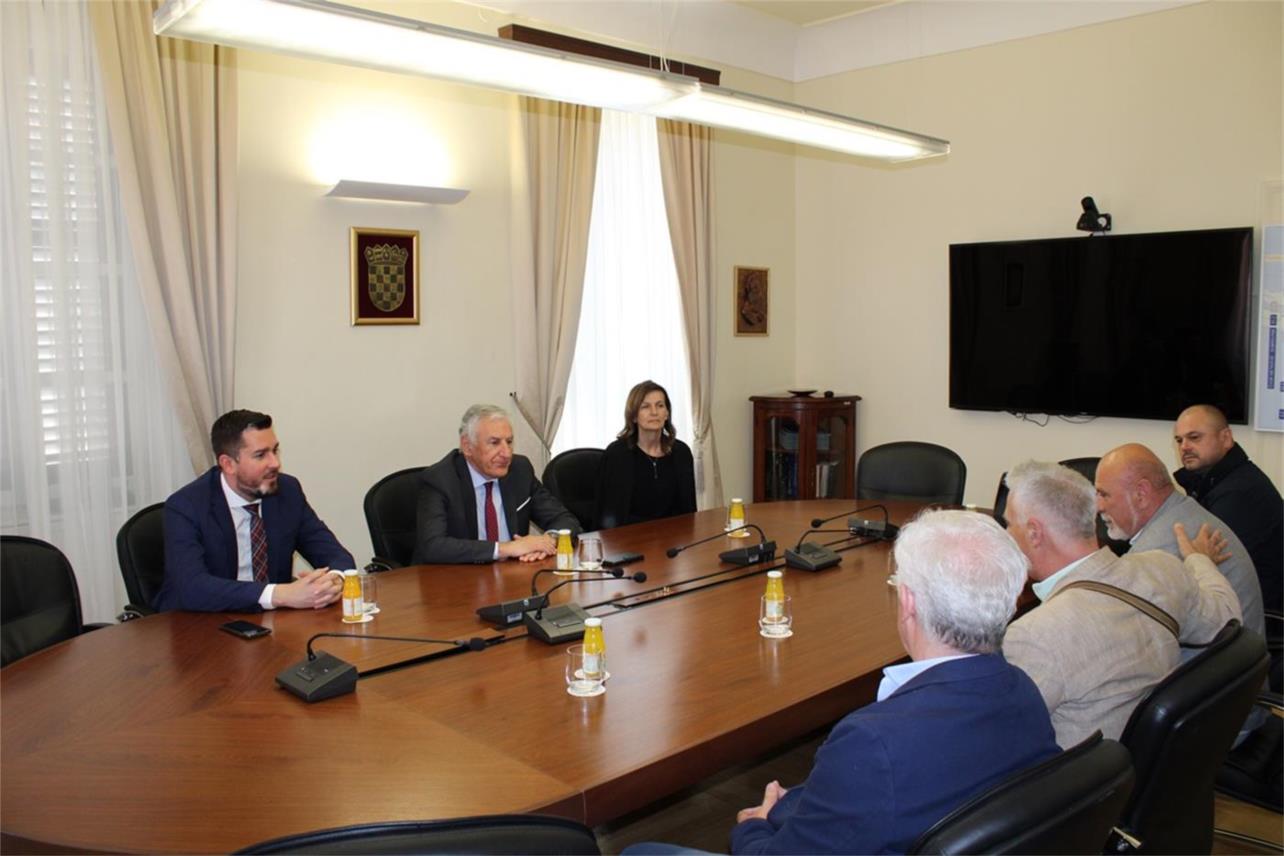 Čelnici vukovarske bolnice i Doma zdravlja na prijemu kod župana Dobroslavića