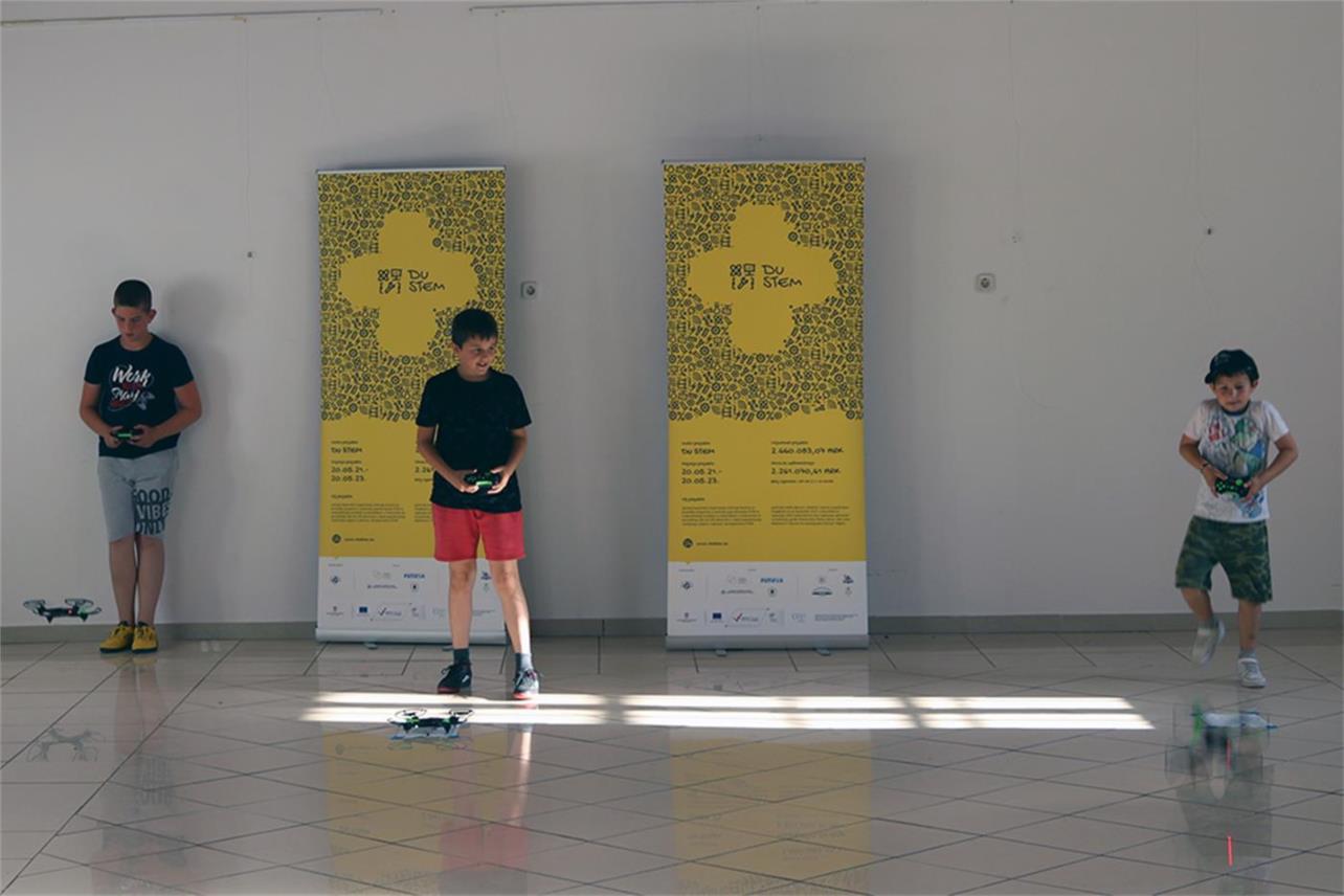 Održane radionice robotike i programiranaj bez ekrana te radionice upravljanja dronovima u Stonu