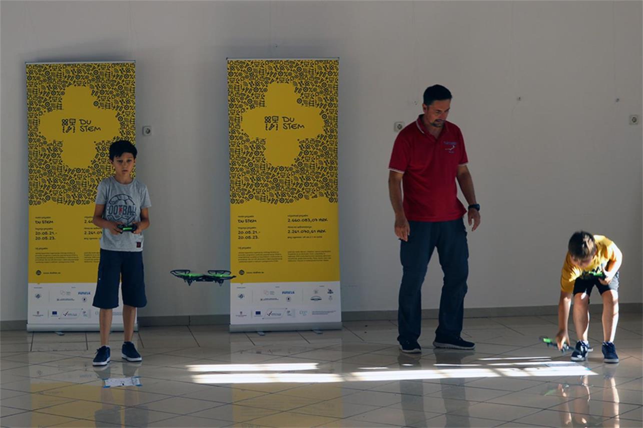 Održane radionice robotike i programiranaj bez ekrana te radionice upravljanja dronovima u Stonu