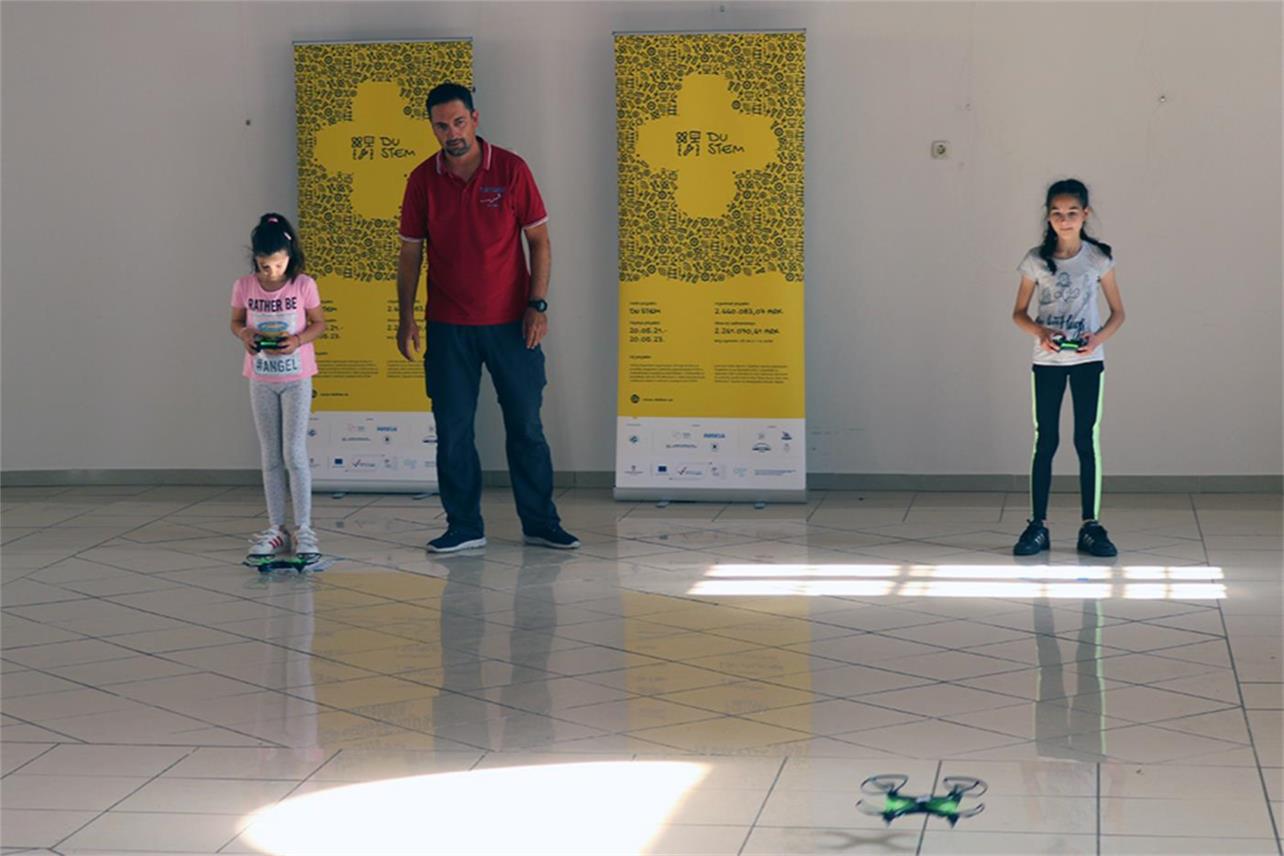 Održane radionice robotike i programiranaj bez ekrana te radionice upravljanja dronovima u Stonu