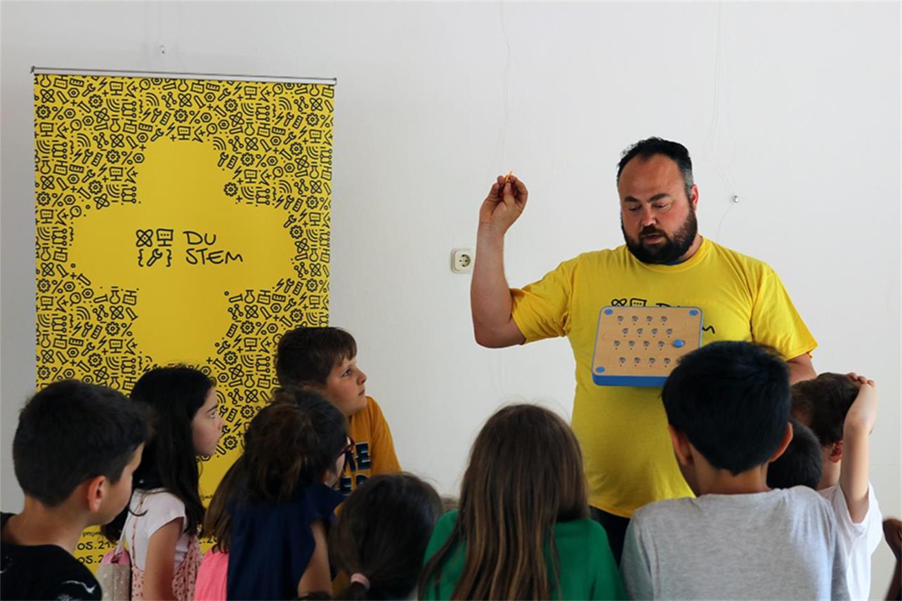 Održane radionice robotike i programiranaj bez ekrana te radionice upravljanja dronovima u Stonu